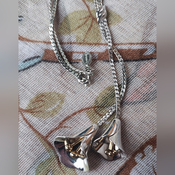 Highly Polished Silver and Gold Tone Dual Calla Lily Signed Avon Necklace EUC - Picture 6 of 10